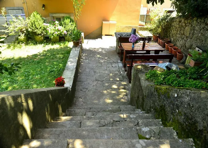 Charming 2 Min From The Apartment *