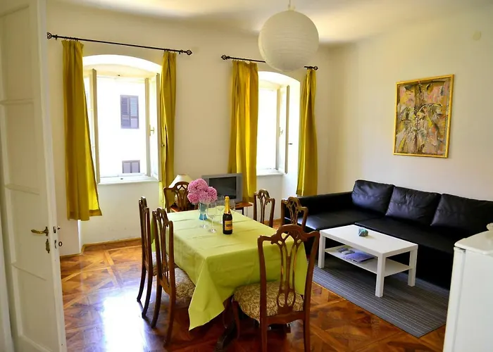 Charming 2 Min From The Apartment *