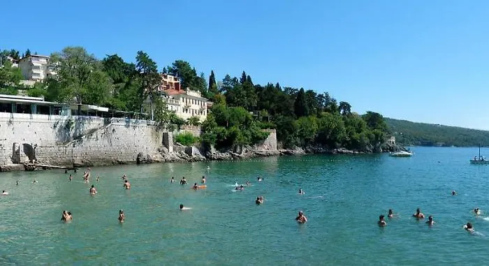 Charming 2 Min From The *